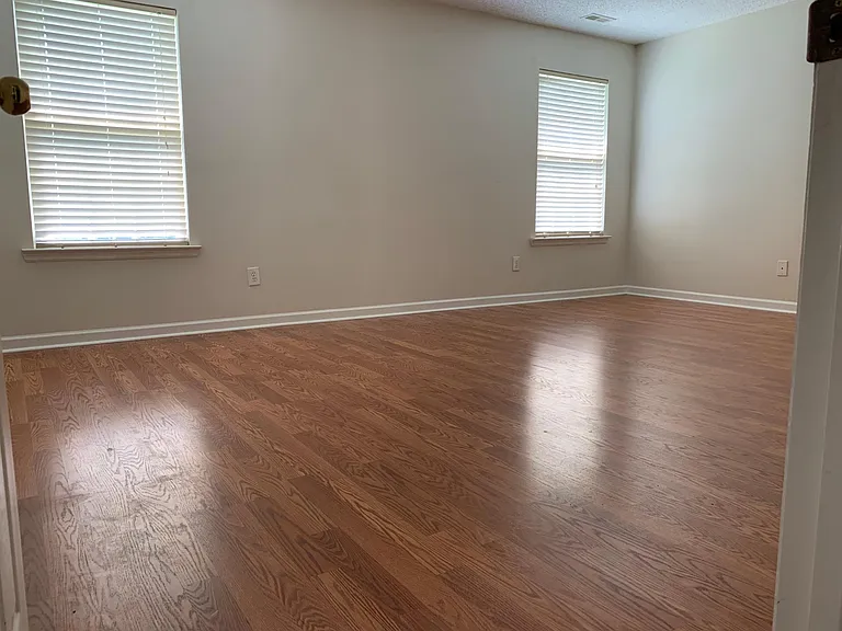 110 Meadowglade Ln — Photo 8