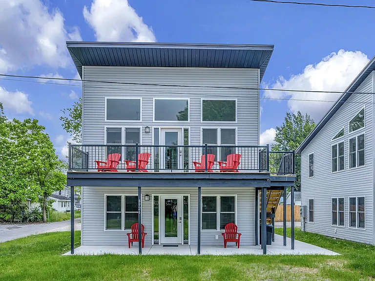8926 Franklin Ave #B — Photo 11