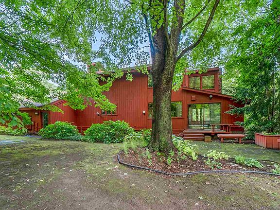 2nd image of 4405 Linden Dr