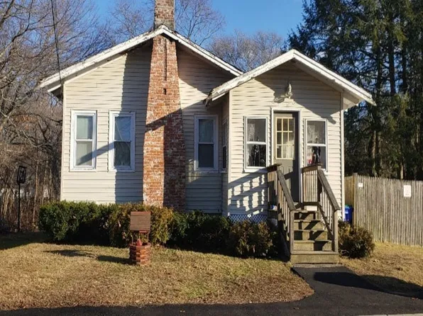 17 Sunnybank Ave, Rockland, MA 02370