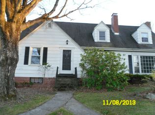 202 Sherwood Ln, Bluefield, WV 24701
