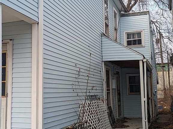3rd image of 217-219 Deeds Ave