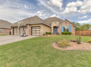1316 Denver Cir, Moore, OK 73160