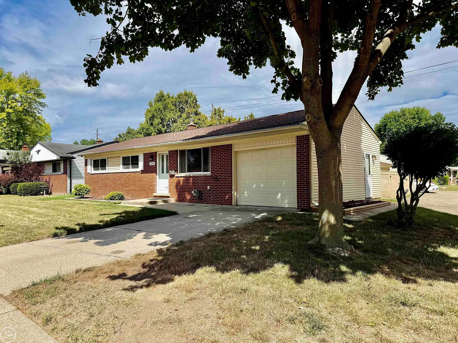 3 bed, 2.0 bath, 912 sqft, $2,050 — Photo 3