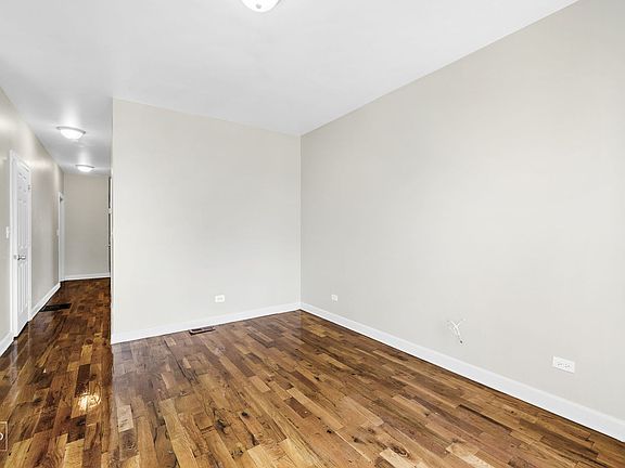 4th image of 4428 W Congress Pkwy