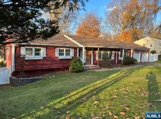 56 Tall Oaks Dr, Wayne, NJ 07470