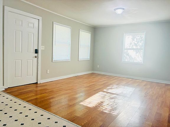 3rd image of 1106 W Davidson Ave