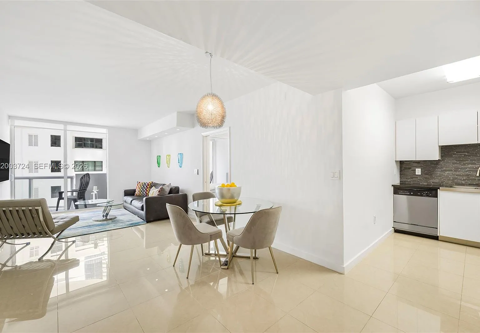Akoya Condo — Photo 2