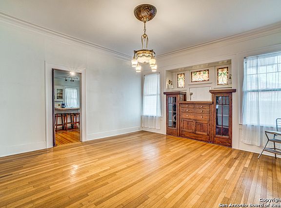 5th image of 1018 W Mistletoe Ave