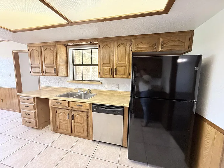 2315 E Highway 190 — Photo 16
