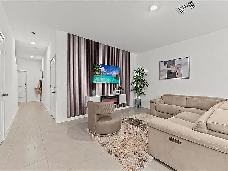 3 bed, 2.5 bath, 1646 sqft, $3,400 — Photo 3