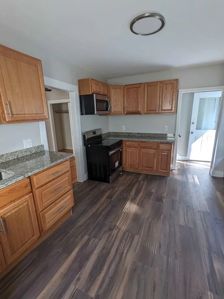 3 bed, 1500 sqft, $1,600 — Photo 2