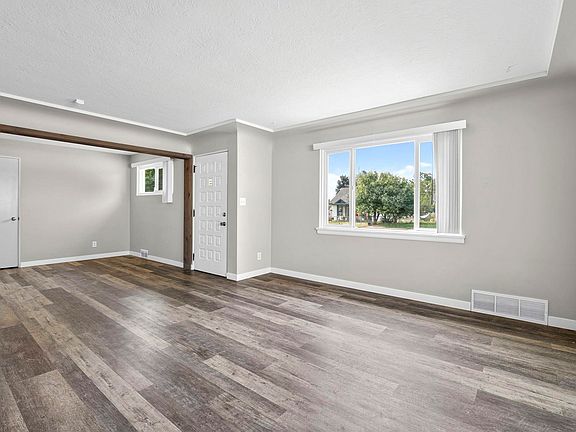 5th image of 1007 E Walton Ave