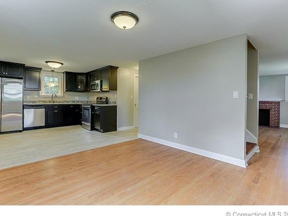 5th image of 49 Forest St