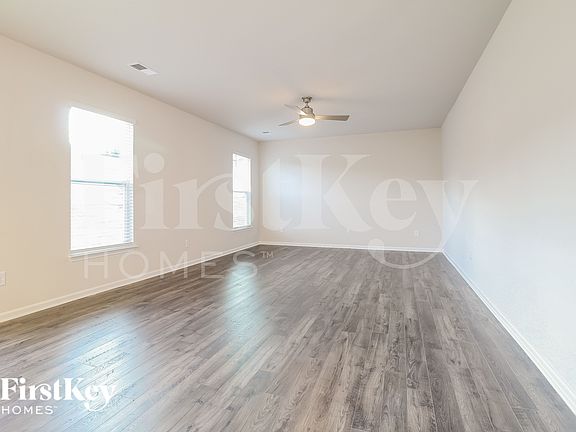 3rd image of 1101 Mission Hill Ln