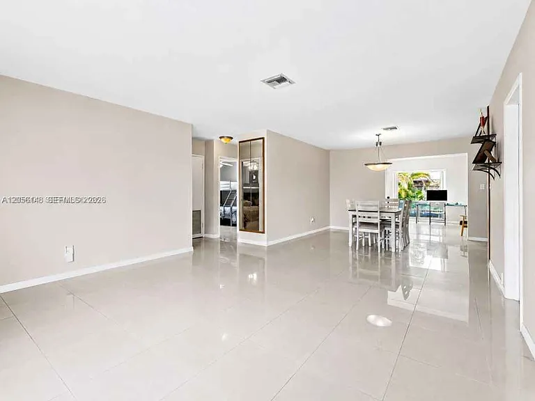 2210 N 57th Way — Photo 10