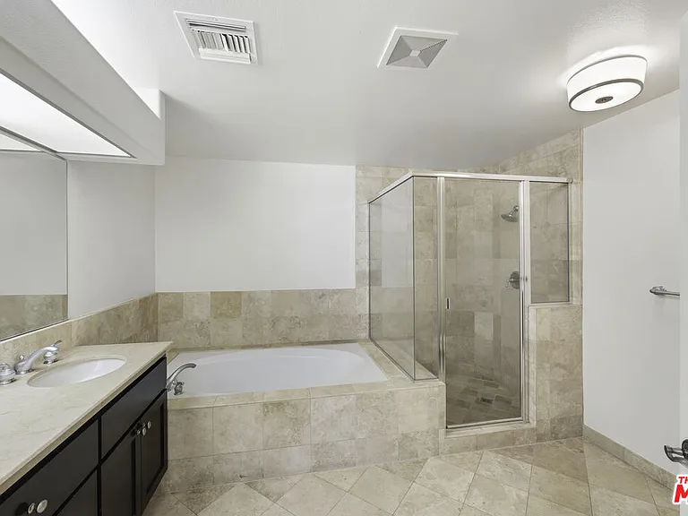 1820 Benecia Ave #402 — Photo 64