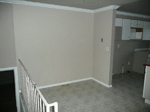 KITCHEN EATING SPACE