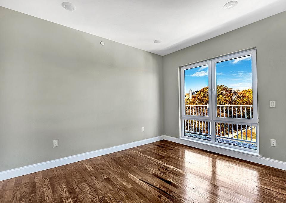 2nd image of 318 Dixon Ave #401