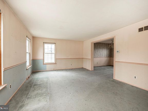 2nd image of 99 Glouchester Ct