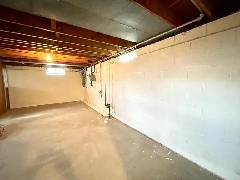 218 Bartlett Ave — Photo 5