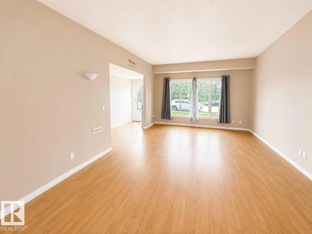 2 bed, 1.0 bath, 999 sqft, $1,095 — Photo 2