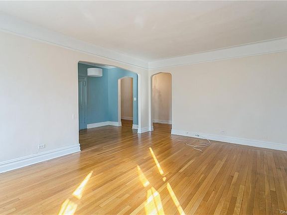 3rd image of 25 Parkview Ave APT 5K
