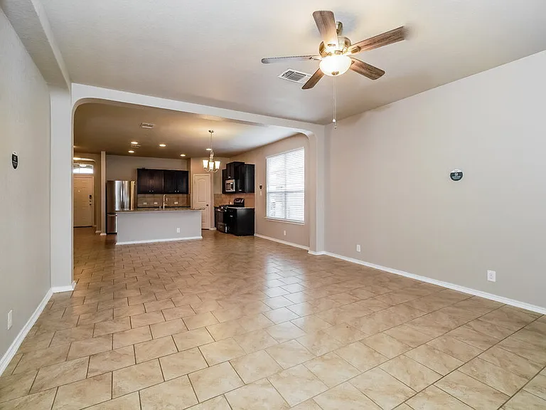 541 Pearl Chase — Photo 4
