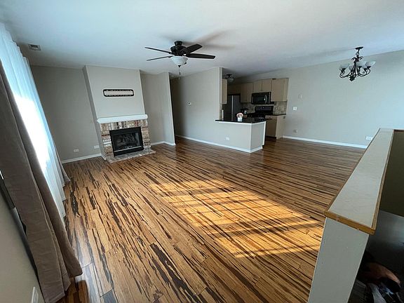 4th image of 450 Valley Dr #0