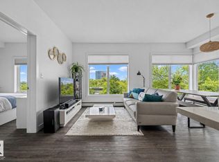 William off Whyte, Edmonton, AB T6E 2E6