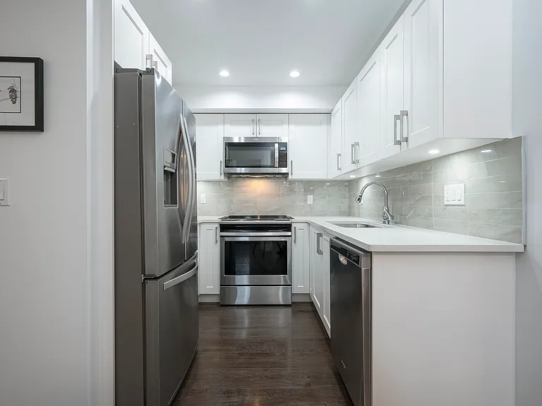 1990 Westminster Ave #205 — Photo 3
