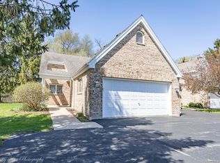 17 Meadow Trl W, Dekalb, IL 60115