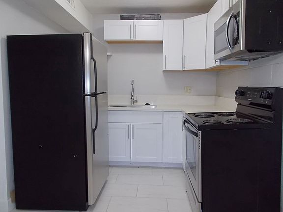 4th image of 625 S Royal Crest Cir Unit 5