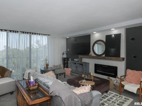 1800 7th St APT 9F, East Moline, IL 61244