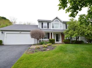 122 Broadmoor Trl, Fairport, NY 14450