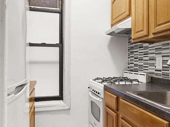 4th image of 121 E 88th St APT 4A