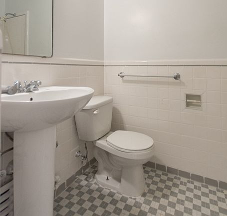 5th image of 218 Madison Ave Frnt 3