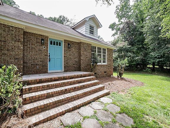 3rd image of 215 Lenox Road