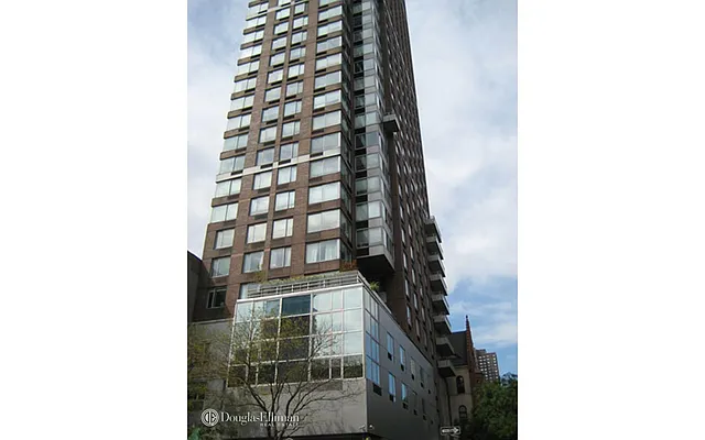 Sold by Douglas Elliman | media 29