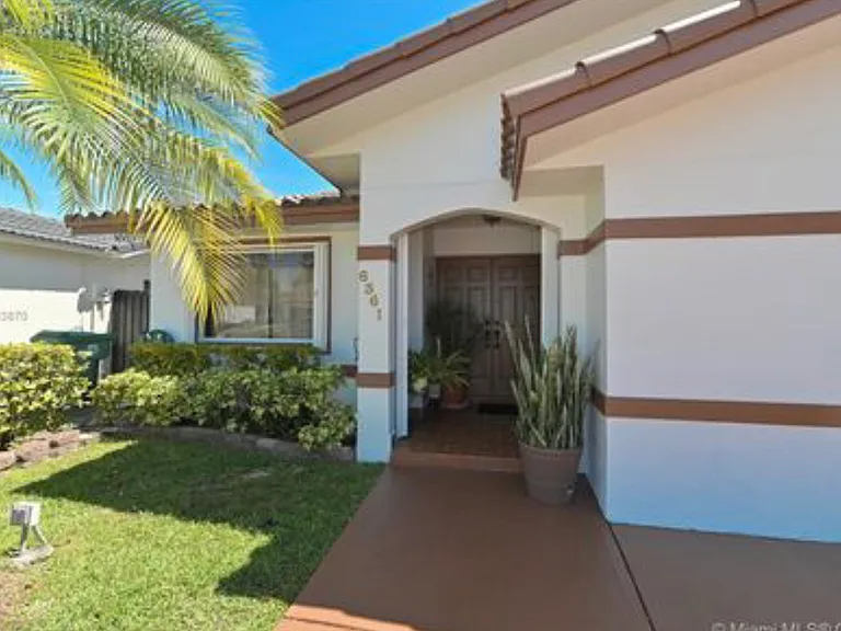 6361 SW 149th Ct — Photo 2