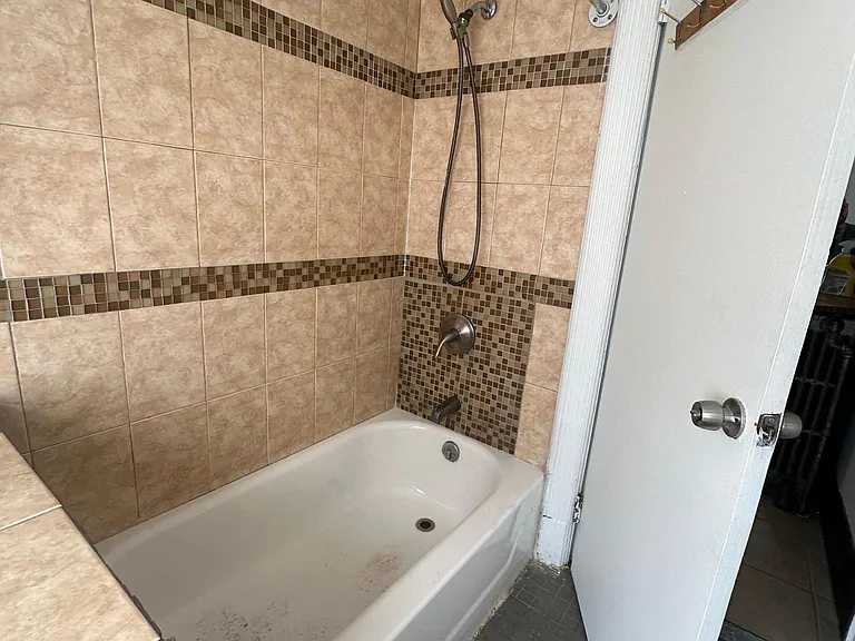 62 Livingston Ave #2 — Photo 4