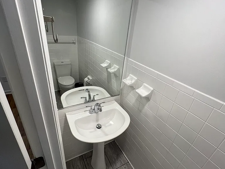 429 Westwood Dr #14 — Photo 7