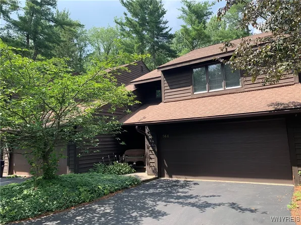 144 Breezewood Cmn, East Amherst, NY 14051