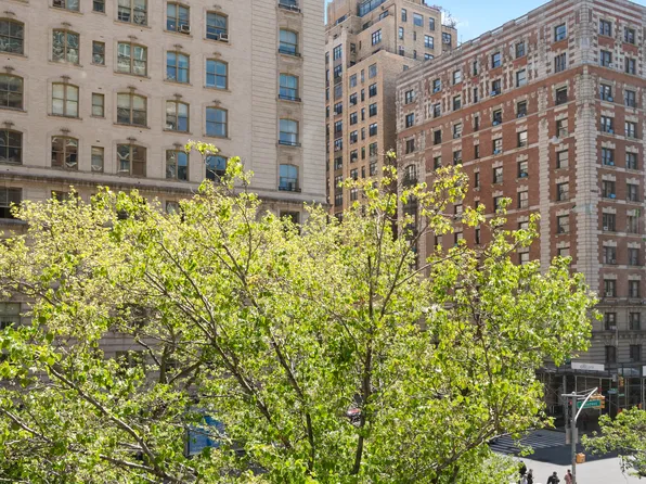 2373 Broadway 303 image 2 of 16
