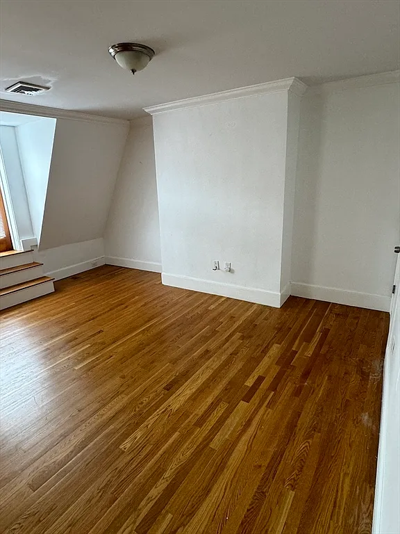 3 bed, 2.0 bath, 1600 sqft, $4,200 — Photo 3