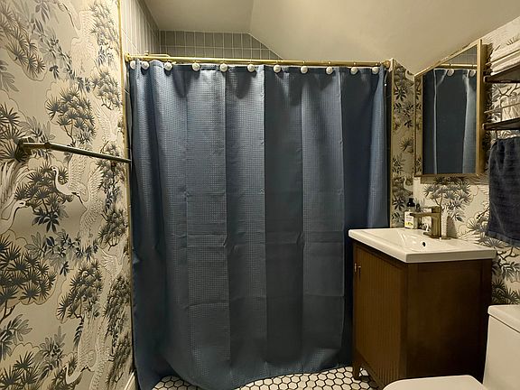 5th image of 3916 Sheridan Rd
