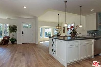 3rd image of 2636 Veteran Ave