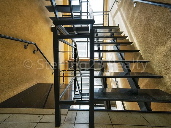 5th image of 2584 31st St APT 1
