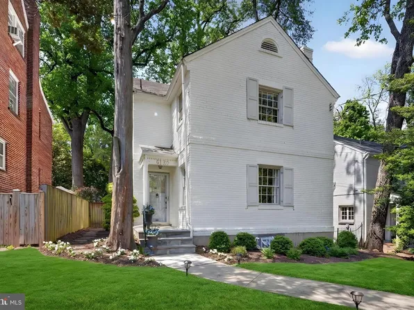 6120 32nd Pl NW, Washington, DC 20015