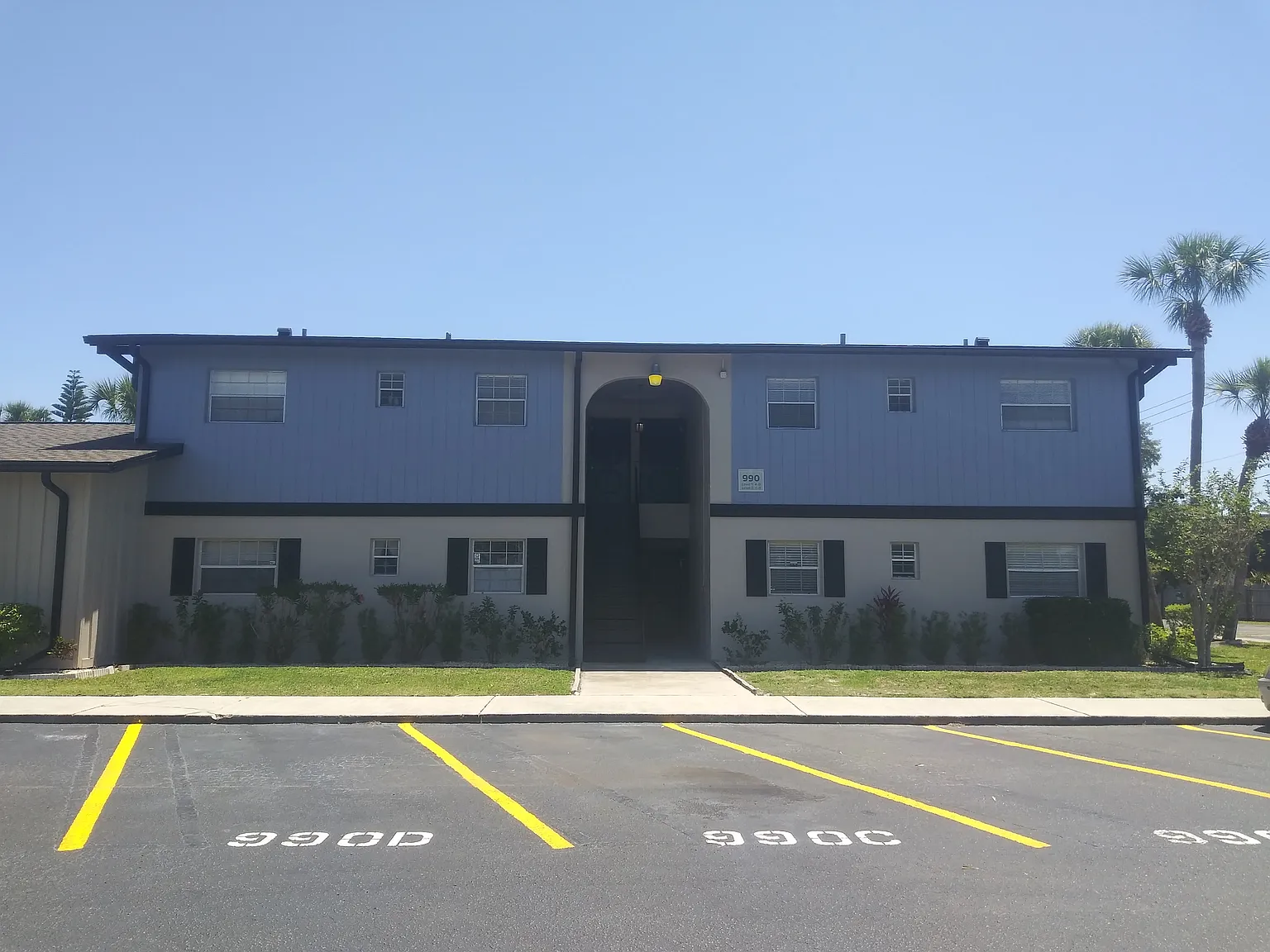 Executive House Apartments — Photo 3